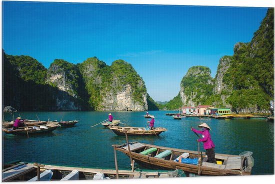 Vlag - Bootjes in de Baai - Vietnam - 105x70 cm Foto op Polyester Vlag