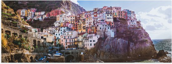 Poster Glanzend – Gekleurden Huizen op Bergen - Italië - 150x50 cm Foto op Posterpapier met Glanzende Afwerking