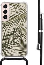 Hoesje met koord - Geschikt voor Samsung Galaxy S22 - Palmbladeren - Verstelbaar zwart koord - Crossbody - Planten - Transparant, Groen - Leuke Telefoonhoesjes