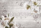 Fotobehang - Vlies Behang - Witte Lelies op Houten Planken - Bloemen - 152,5 x 104 cm