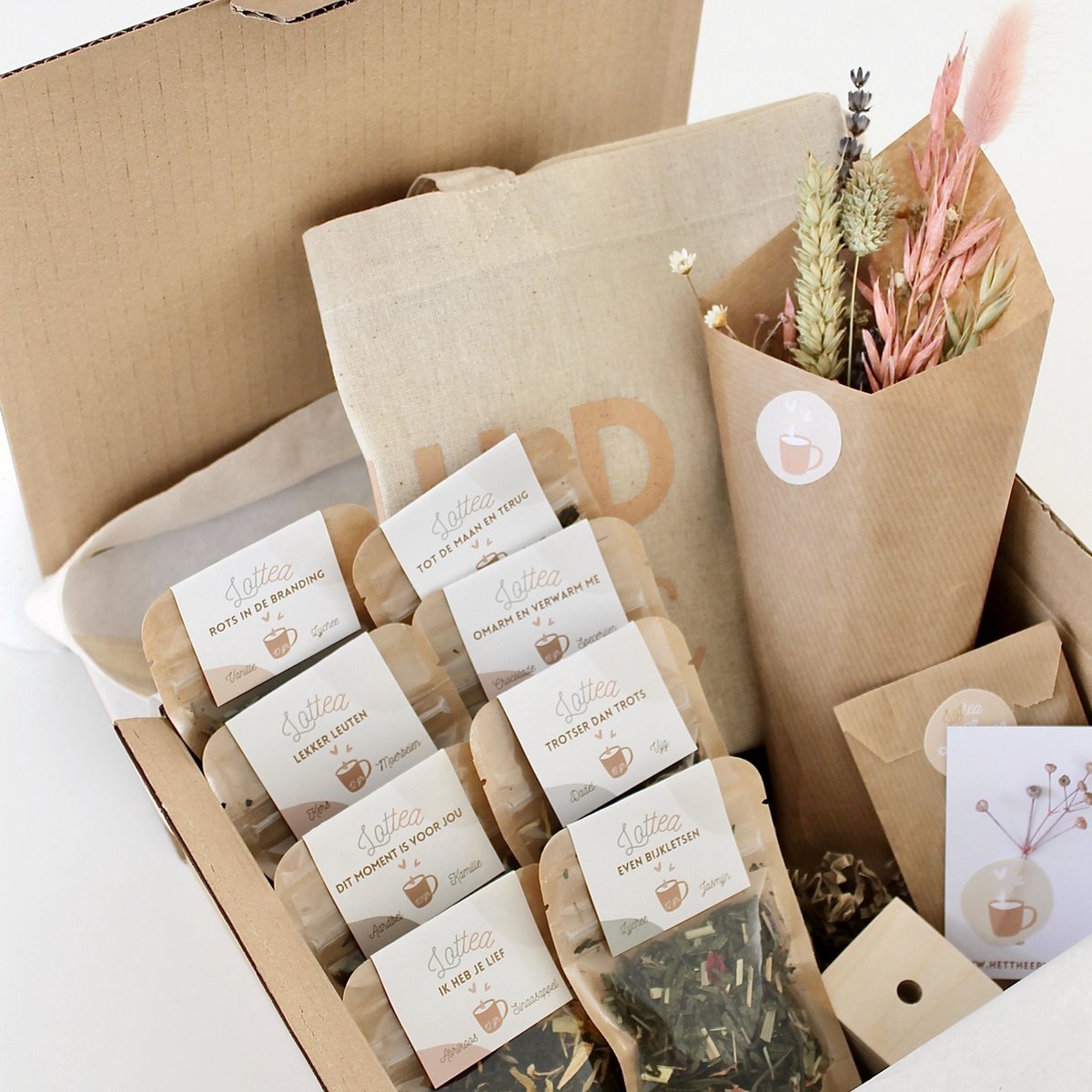 Lottea Giftbox Deluxe 'Gevuld met Liefde' - luxe thee cadeaupakket, thee cadeau, cadeau mama, cadeau vriendin, cadeau moederdag, cadeau voor haar