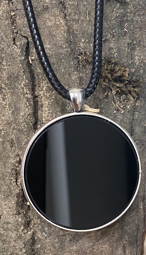 Amulet ‘black mirror of reflection’