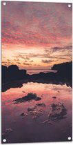 WallClassics - Tuinposter – Klein Meer voor Grote Oceaan tijdens Ondergaande Zon - 50x100 cm Foto op Tuinposter (wanddecoratie voor buiten en binnen)