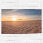 Muursticker - Close up van het Strand met Mooie Zonsondergang - 75x50 cm Foto op Muursticker