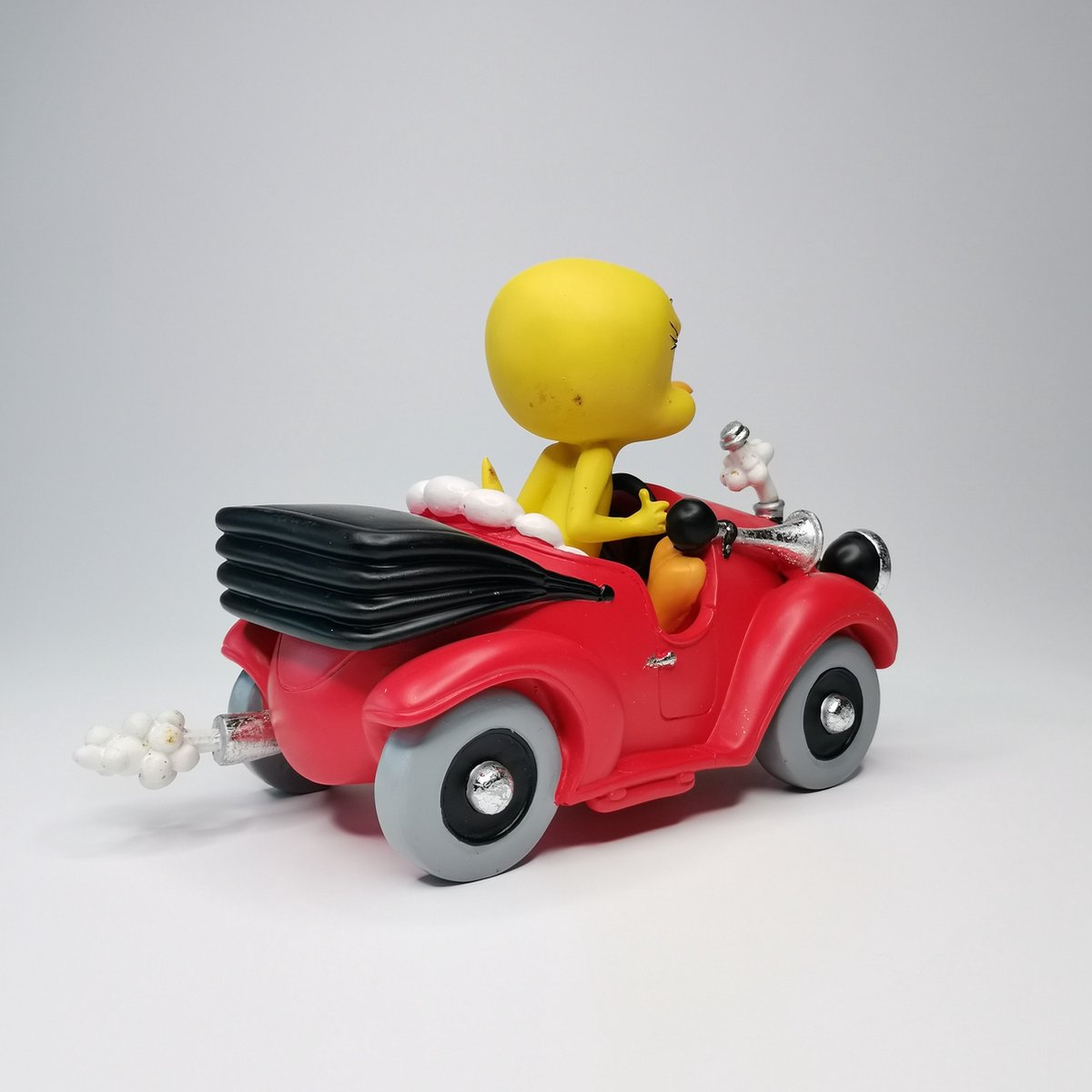 Statuette, Figurine Titi en Voiture . Image Tweetie en voiture 15 cm. | bol