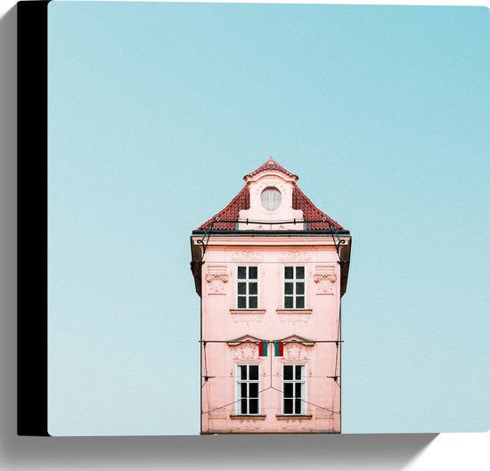 Canvas - Hoog Smal Roze Gebouw onder Blauwe Lucht met Verkeersborden - 30x30 cm Foto op Canvas Schilderij (Wanddecoratie op Canvas)