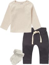 Noppies kledingset - 3 delig - Shirt Natal Oatmeal - Broek charcoal antraciet grijs - 1paar sokjes Oatmeal - Maat 68