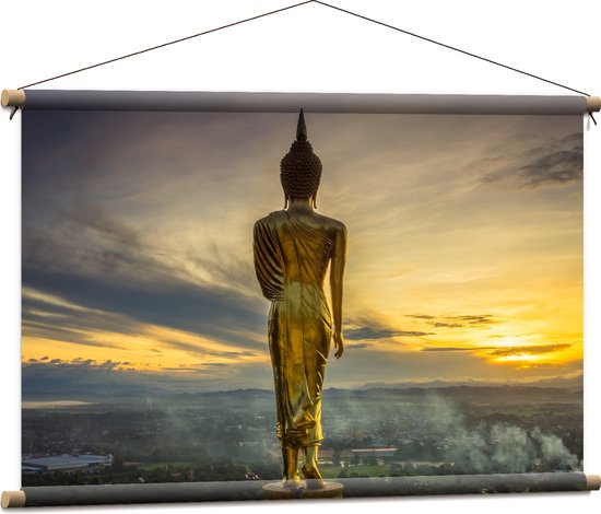 Textielposter - Gouden Buddha op Standaard met Uitzicht op Landschap - 90x60 cm Foto op Textiel
