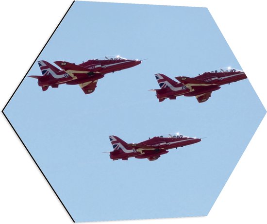 WallClassics - Dibond Hexagon - Rode Vliegtuigen in de Lucht - 70x60.9 cm Foto op Hexagon (Met Ophangsysteem)