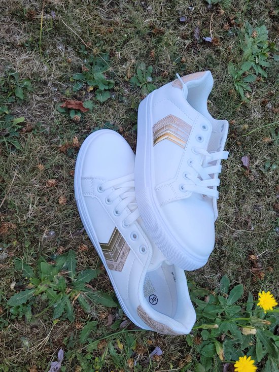 SUPER CONFI WITTE SNEAKERS MET CHAMPAGNE/GOUDKLEUR STREPEN