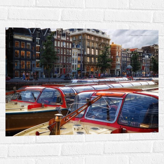 WallClassics - Muursticker - Rode boten in de Gracht - 80x60 cm Foto op Muursticker