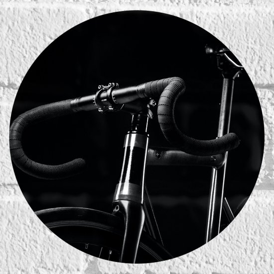 WallClassics - Muursticker Cercle - Vélo de montagne noir sur fond noir - Photo 20x20 cm sur Muursticker