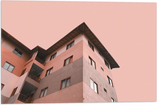 WallClassics - Vlag - Gekleurd Appartement met Roze lucht - 60x40 cm Foto op Polyester Vlag