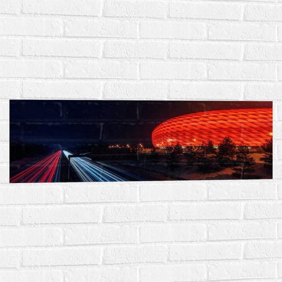 WallClassics - Muursticker - Arena in de Nacht - Duitsland - 90x30 cm Foto op Muursticker