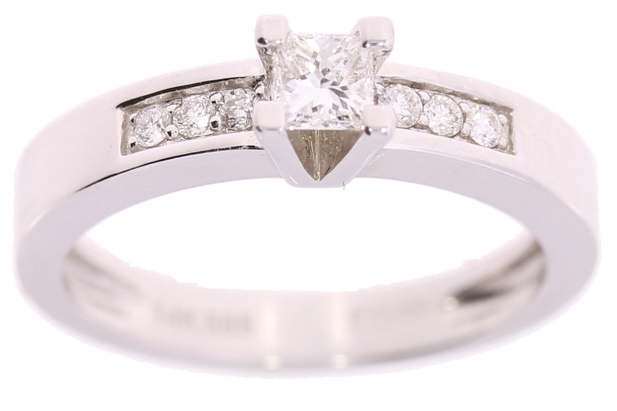 Witgoud damesring - 14 karaat - diamant 0.35 Crt totaal- Maat 17.5 - Model R&C GK1220 - Goud gewicht 4.1 gram - van €1995,- voor € 1495,-