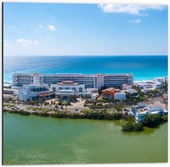 Dibond - Lange Boulevard van Laguna Del Condado in San Juan, Puerto Rico - 50x50 cm Foto op Aluminium (Met Ophangsysteem)