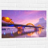 Muursticker - Paarse Lucht boven Verlichte Dragon brug in Da Nang, Vietnam - 75x50 cm Foto op Muursticker