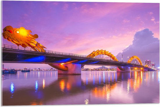 Acrylglas - Paarse Lucht boven Verlichte Dragon brug in Da Nang, Vietnam - 75x50 cm Foto op Acrylglas (Met Ophangsysteem)