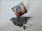 Sparq Home - Wijnnotitie Roodborstje vogel met krijt - speksteen - verpakkingsmateriaal met boodschap - relatiegeschenk - cadeau vaderdag