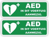 AED in dit voertuig aanwezig stickers.