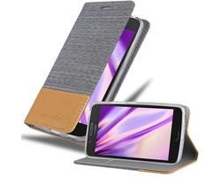Cadorabo Hoesje geschikt voor Motorola MOTO G5 PLUS in LICHTGRIJS BRUIN - Beschermhoes met magnetische sluiting, standfunctie en kaartvakje Book Case Cover Etui