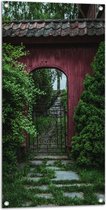 Tuinposter – Rode Poort Doorgang - 50x100 cm Foto op Tuinposter (wanddecoratie voor buiten en binnen)