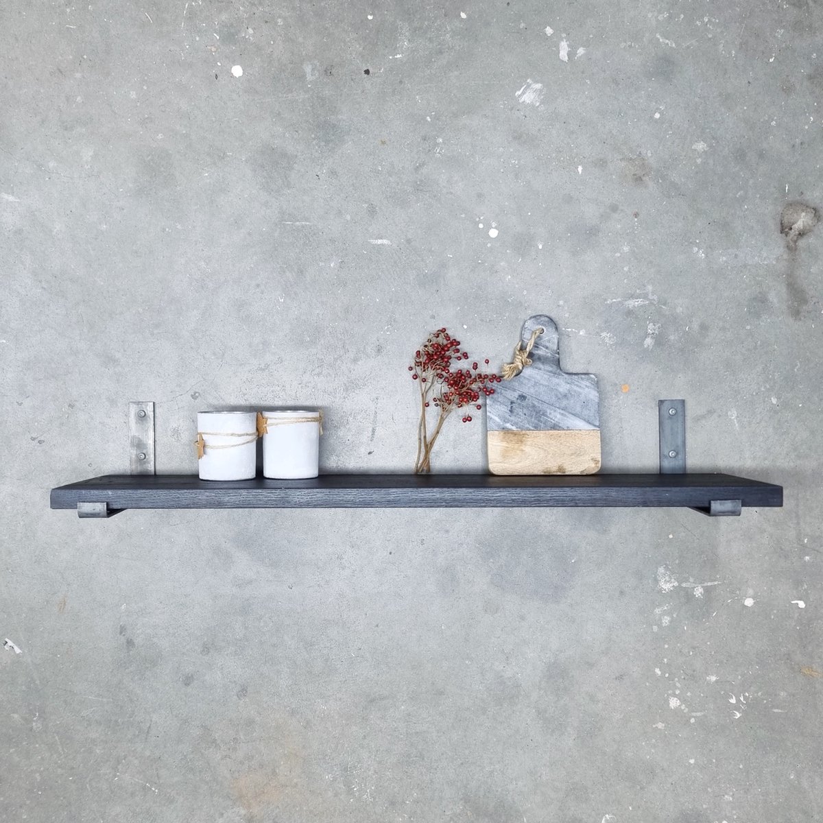 GoudmetHout Wandplank Industrieel - 80 x 25 cm Muurplank - Zwart Eiken Hout - Decoratie Wandrek & Boekenrek - Hangplank Keuken - Wall Shelf + 2 Plankdragers van Ruw Staal Zwart - Zonder coating - 25 cm