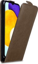 Cadorabo Hoesje geschikt voor Samsung Galaxy A13 5G in KOFFIE BRUIN - Beschermhoes in flip design Case Cover met magnetische sluiting