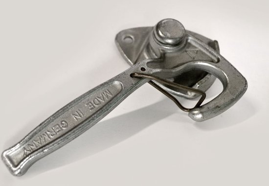 Fermeture à rabat sur la gauche