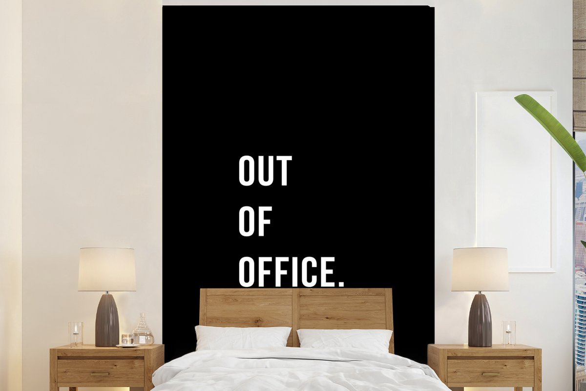 Behang - Fotobehang Quotes - Out of office - Zwart - Breedte 160 cm x hoogte 240 cm