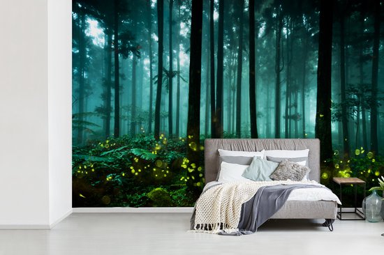 Behang - Fotobehang Vuurvliegjes verlichten een bos - Breedte 360 cm x hoogte 240 cm - MuchoWow