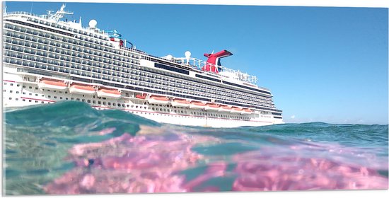 WallClassics - Acrylglas - Uitzicht op Grote Cruise vanuit de Zee - 100x50 cm Foto op Acrylglas (Met Ophangsysteem)