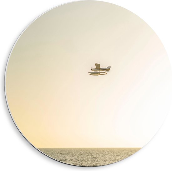 WallClassics - PVC Schuimplaat Muurcirkel - Vliegtuig Vliegend boven Water met Boeien bij Lichtkleurige Lucht - 40x40 cm Foto op Muurcirkel (met ophangsysteem)