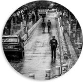WallClassics - PVC Schuimplaat Muurcirkel - Dorpje in het Zwart-wit - 80x80 cm Foto op Muurcirkel (met ophangsysteem)