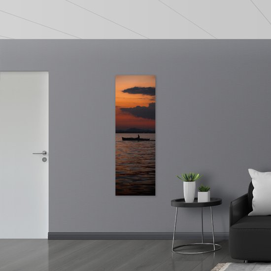 Acrylglas - Vissersboot in de Avondzon op Meer - 50x150 cm Foto op Acrylglas (Wanddecoratie op Acrylaat)
