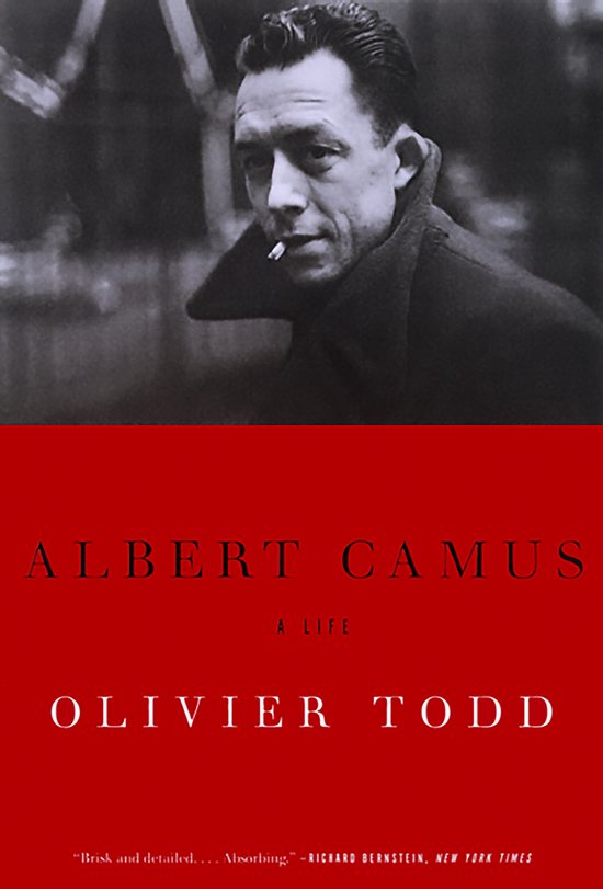 Couverture du livre "Albert Camus: A Life" par Olivier Todd, avec une photo en noir et blanc d'Albert Camus en train de fumer.