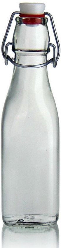 Een Fles Wijn En Twee Glazen Stock Foto - Image of leven, fles: 1736174