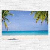 Muursticker - Palmbladeren op Tropisch Strand - 120x80 cm Foto op Muursticker