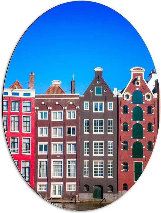 Dibond Ovaal - Traditionele Amsterdamse Grachtenpanden onder Helderblauwe Lucht - 60x80 cm Foto op Ovaal (Met Ophangsysteem)