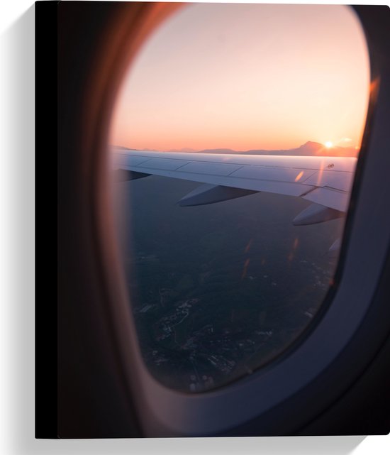 WallClassics - Canvas - Uitzicht vanuit een Vliegtuig Raam op Land bij Zonsondergang - 30x40 cm Foto op Canvas Schilderij (Wanddecoratie op Canvas)