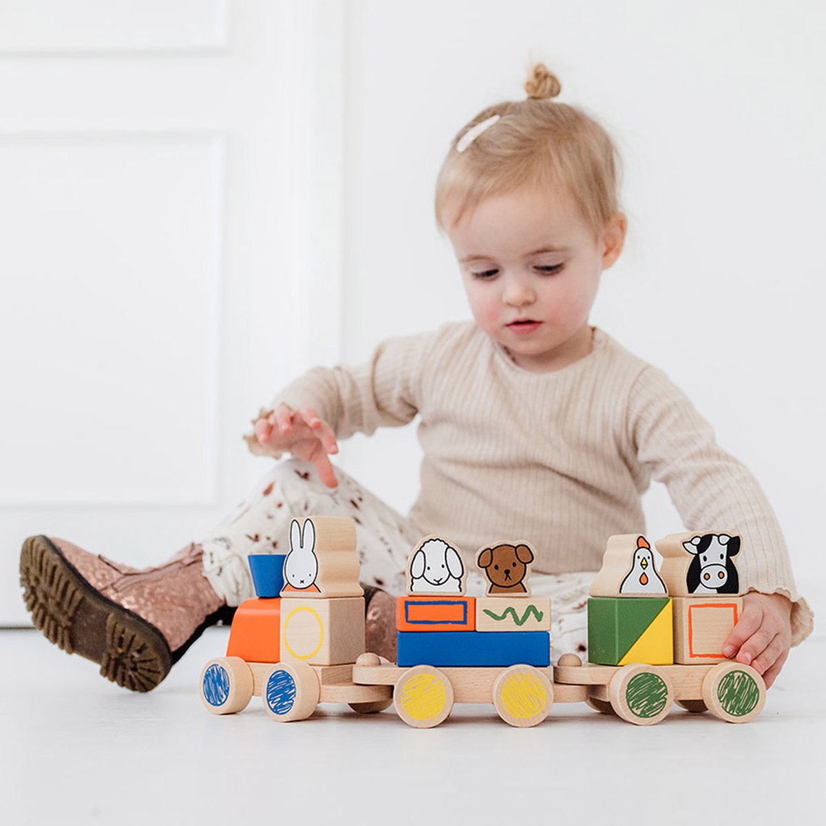 Nijntje houten speelgoed blokkentrein, trein met blokken - peuter kleuter educatief speelgoed - vanaf 1,5 jaar - Bambolino Toys cadeau tip — afbeelding 5