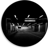 WallClassics - PVC Schuimplaat Muurcirkel - Pakeergarage - Zwart Wit - 30x30 cm Foto op Muurcirkel (met ophangsysteem)
