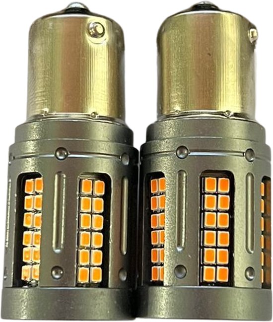 Twee oranje BAU15S LED-lampen met zilverkleurige fittingen.