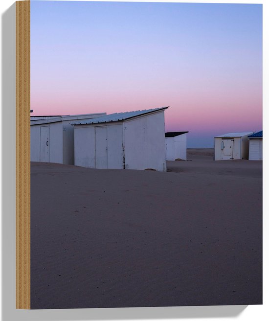 WallClassics - Hout - Witte Huisjes op Strand met Roze Lucht - 30x40 cm - 9 mm dik - Foto op Hout (Met Ophangsysteem)
