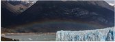 WallClassics - Poster (Mat) - Regenboog onder aan Berg bij IJskappen - 120x40 cm Foto op Posterpapier met een Matte look