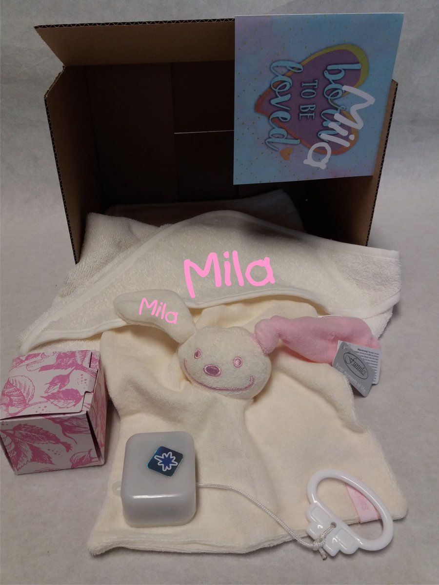 Goedkoopste Kraam-kado-Baby kado-kraam cadeau-set met geborduurde naam op cape-Kraam mand-Baby geschenk set met funnies knuffeldoekje