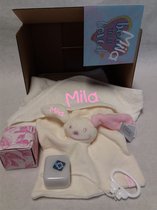 Kraam-kado-Baby kado-kraam cadeau-set met geborduurde naam op cape-Kraam mand-Baby geschenk set met funnies knuffeldoekje