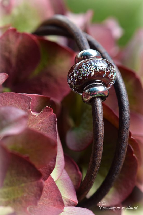 Urn-Herinnerings lederen vintage Brown armband met crematie-as glasbedel Sparkle Brown en rvs stoppers- crematie-as wordt vast in glas verwerkt- Armband wordt voor u op maat gemaakt-herinneringssieraad-assieraad-sieraad-armband-rvs kliksluting