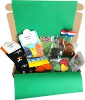Cadeau box – Holland - Nederland – Gefeliciteerd - Verrassings Pakket – Verjaardag - Gift box - Grappig - Cadeau voor vrouw man – Kado – Sokken - Verjaardags cadeau – Jarig -Geschenkdoos –LuckyDay Socks - Maat 41-45 ( 2paar )