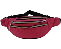 Een handige buideltas vanaf maat M t/m mensen met een maatje meer (XXL). Kleur donkerroze. Afmeting: 37cm x 14cm. Totale omvang band incl tas is 90cm, max 125cm. Goed te gebruiken voor bijv. wandelen, festivalbezoek etc. Voor uzelf of als Cadeau